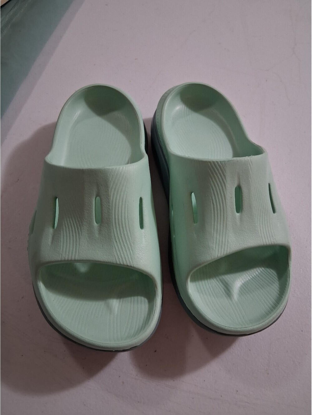 HOKA Women's Slide Sandals Size 6 Light Green and Gray